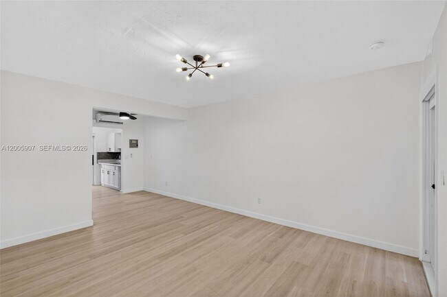 Photo - 428 Collins Ave Unit 5