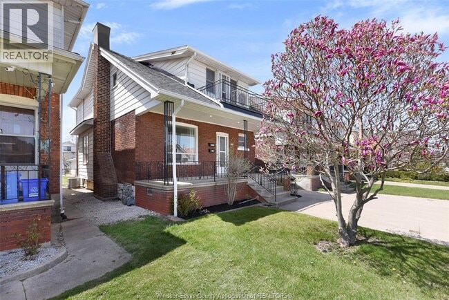 Photo - 1069 Marentette Ave