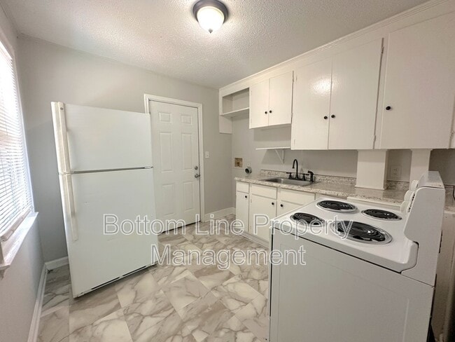 Photo - 2115 Double Oaks Rd