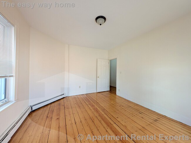 Photo - 61 Webster Ave Apartamento Unidad #2L