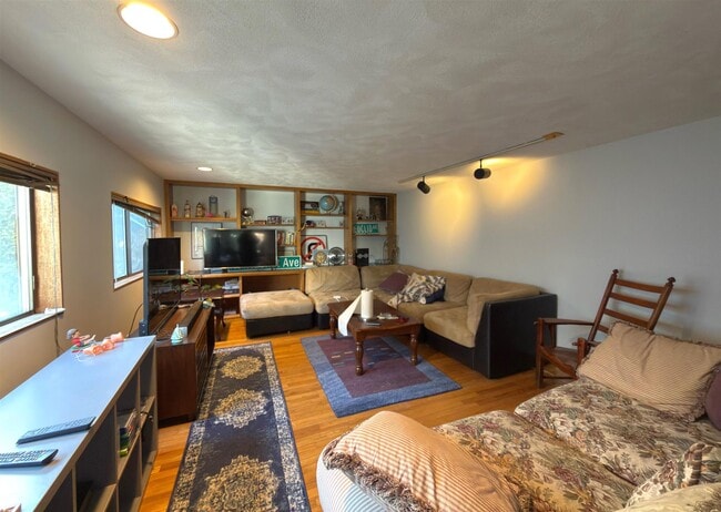 Photo - 61 6th St Unidad A
