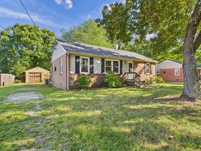 Photo - 1031 Derrymore Rd