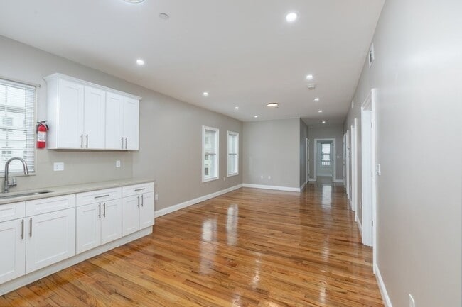 2 Baird St Unit 2