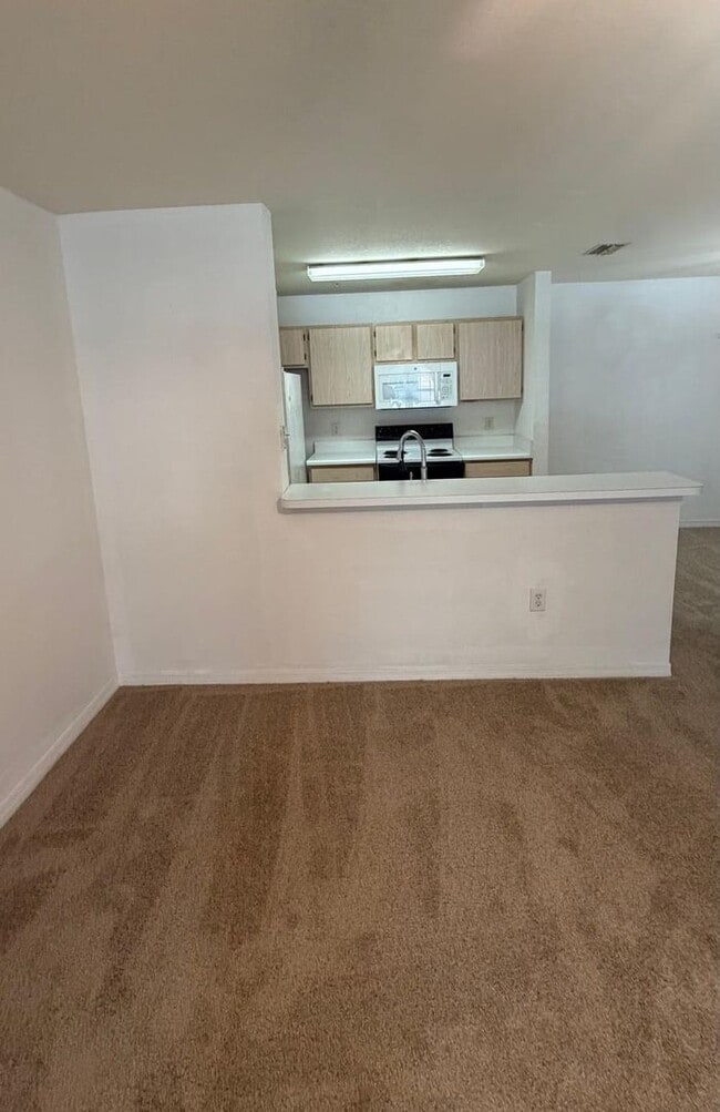 Photo - 5459 Vineland Rd Unit 4104