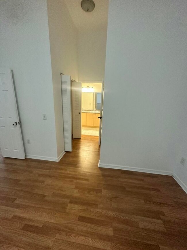 Photo - 220 Crestwood Cir