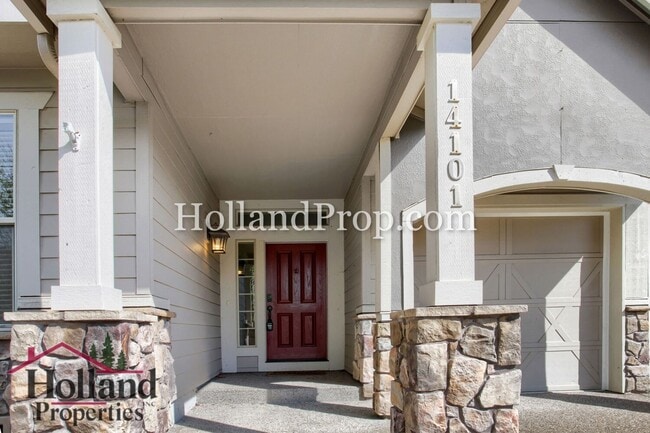 Photo - Spacious 4-Bedroom Portland Home with Fenced Yard, Fireplace & Modern Finishes!