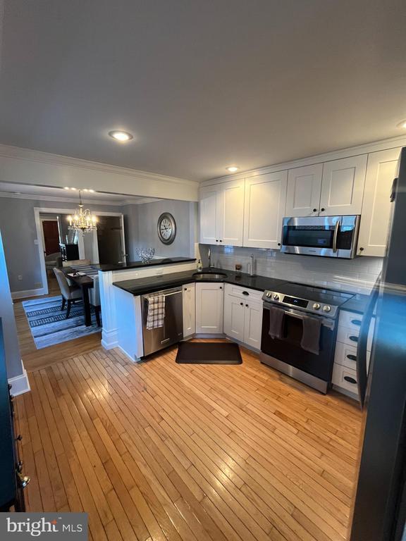 Photo - 143 N State St