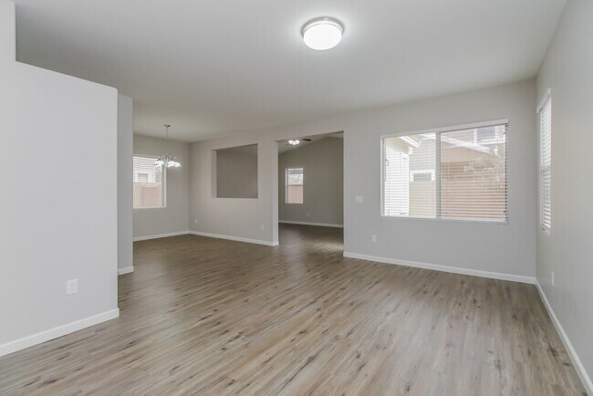 Photo - 8739 E Lindner Ave