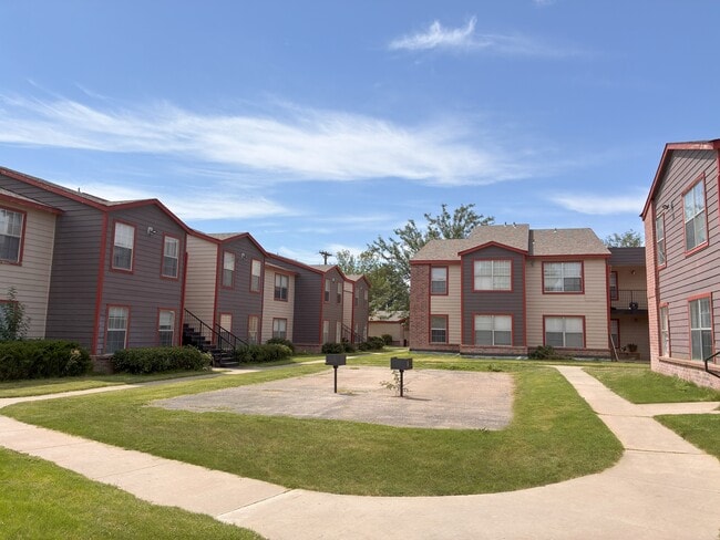 Building Photo - 1200 E Broadway St