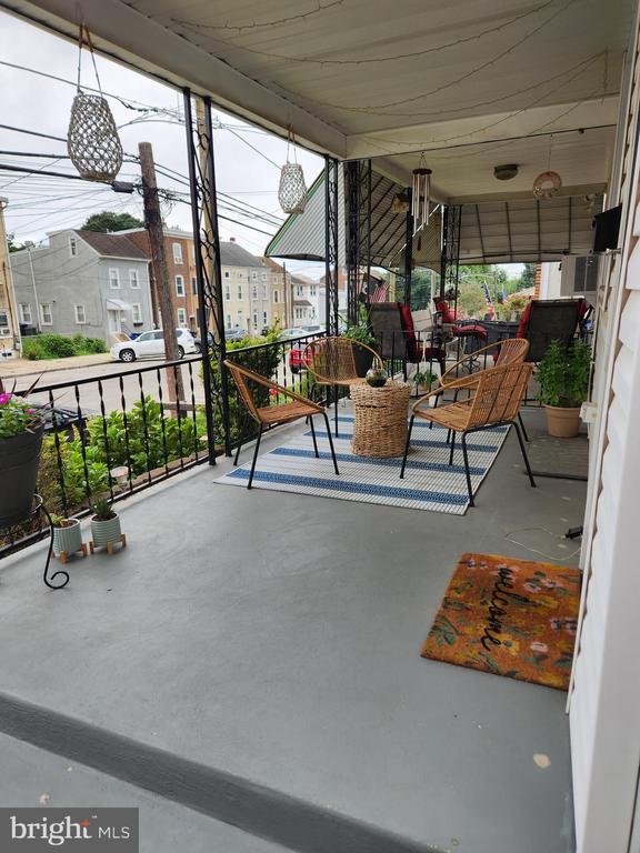 Building Photo - 212 W 6th Ave