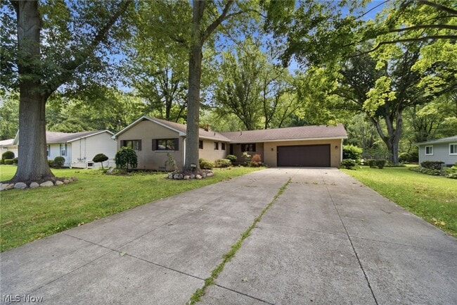 Photo - 1097 Oak Tree Rd