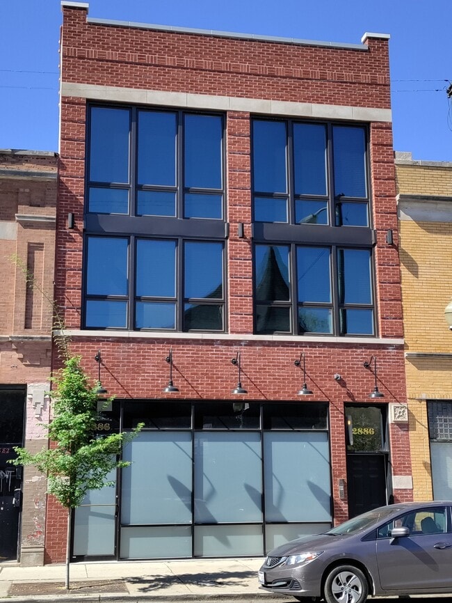 Building Photo - 2886 N Milwaukee Ave