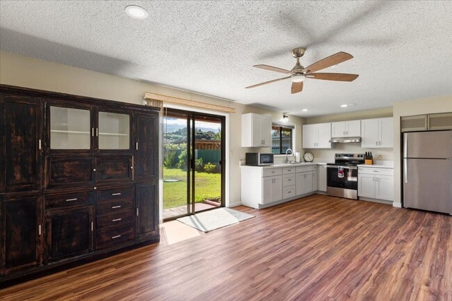 Building Photo - Partially Furnished 3 Bedroom/ 2 Bath House on Makawao Ave.
