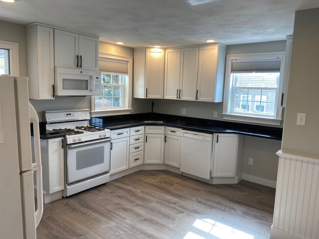 Newly renovated kitchen - 26 Ward St Apartamentos Unidad 26 Ward St Woburn MA