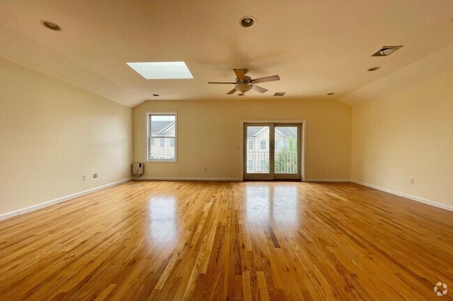 Building Photo - 264 Custer Ave Rental