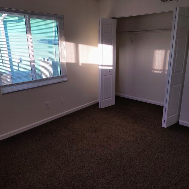 Photo - 2820 DuPont St S