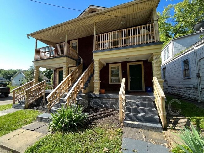 Building Photo - 720 Hardy Ave Unit 2