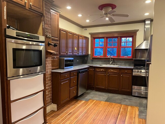 Photo - 711 Union St