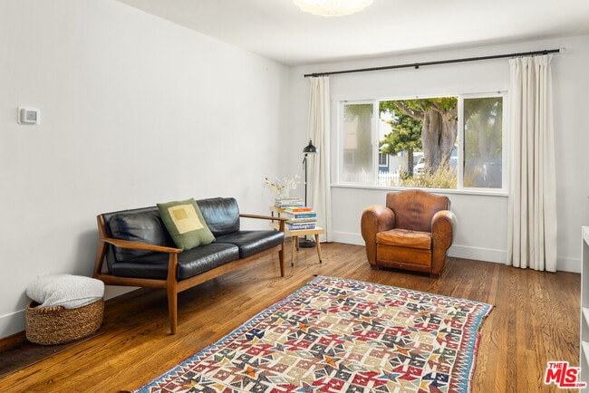 Photo - 352 Hargrave St