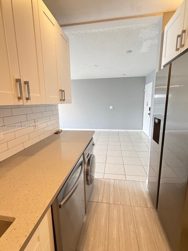 Photo - 2261 NE 67th St Unidad 1823