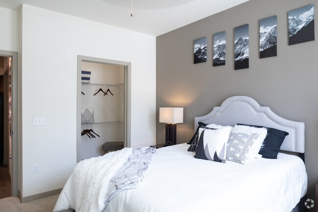 1BD, 1BA - 805SF