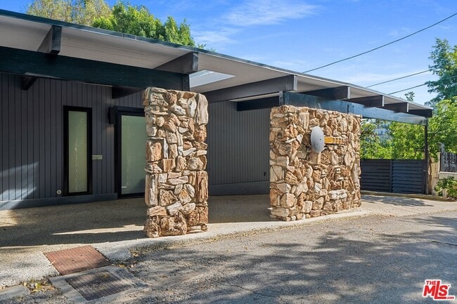 Building Photo - 2775 Rinconia Dr