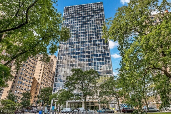 Building Photo - 2400 N Lakeview Ave Unit 610 Rental