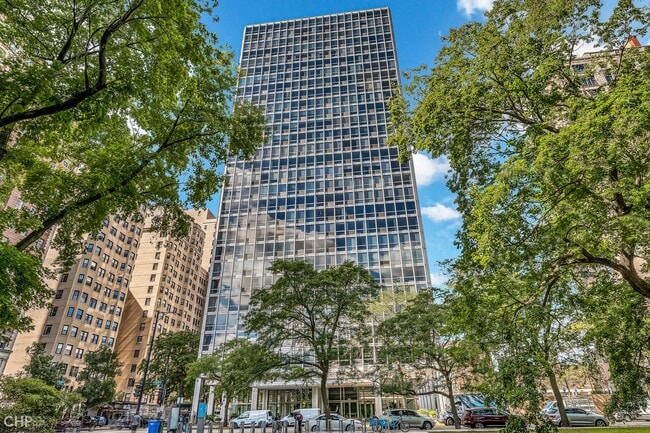 Photo - 2400 N Lakeview Ave Unidad 610 Rental