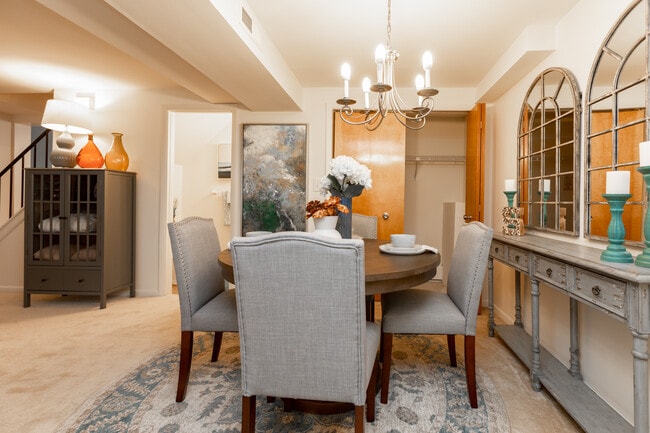 Dining Room - Spring Hill Apartments & Townhomes