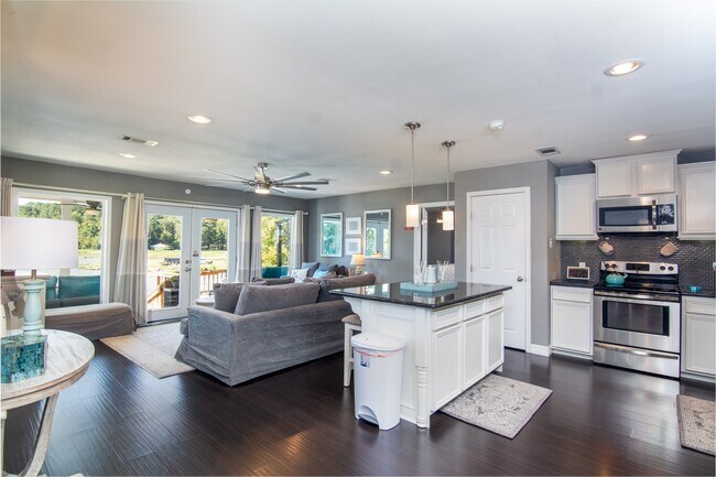 Photo - 150 Edgewater Way