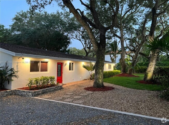 Building Photo - 16575 Old Cutler Rd Unit 16575 Rental