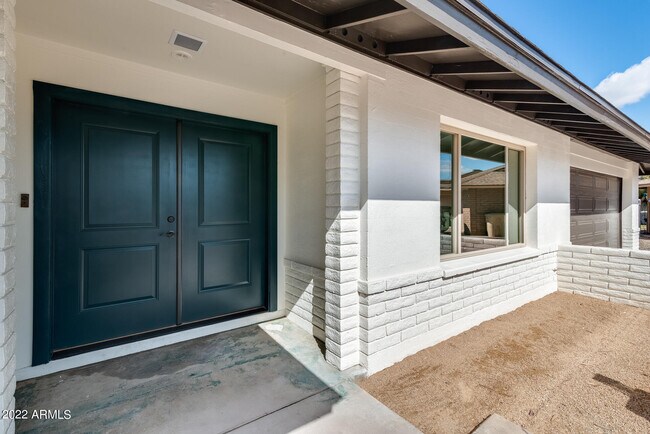 4402 W El Camino Dr