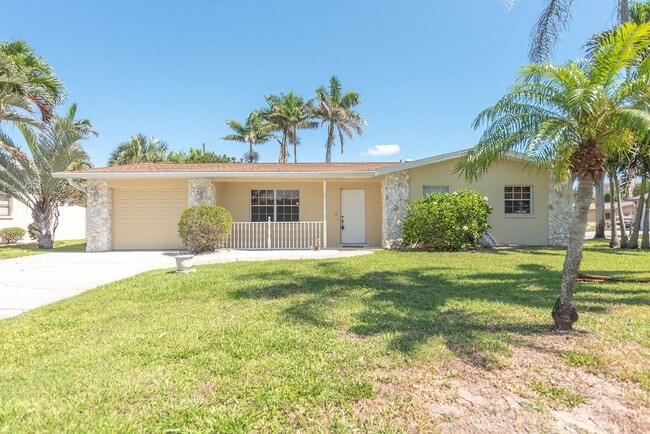 Indian Harbor Beach Stunner! Corner Lot Cl... - Indian Harbor Beach Stunner! Corner Lot Cl...