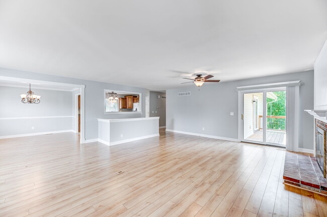 Photo - 638 Showplace Ct