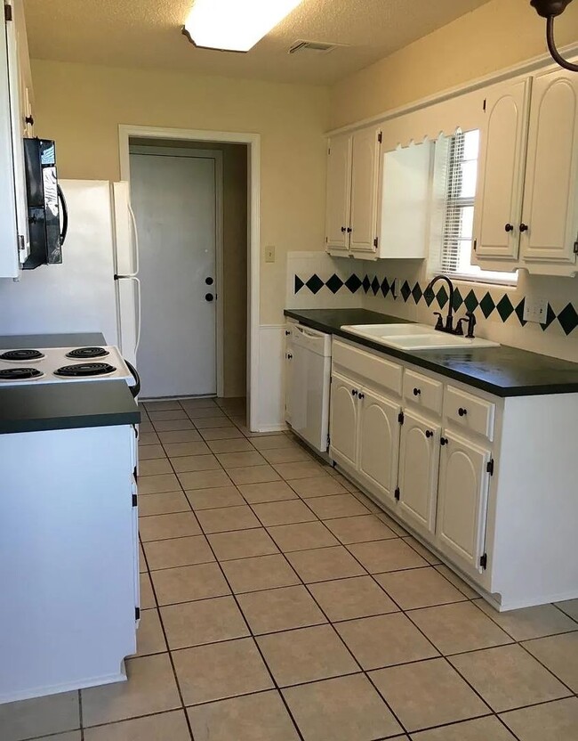 Photo - 3 Bed 2 Bath Rent House Eastside