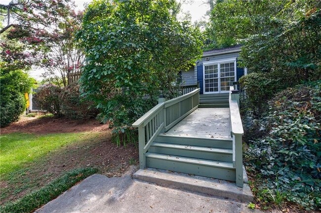 Photo - 2311 Pembrook Pl NE