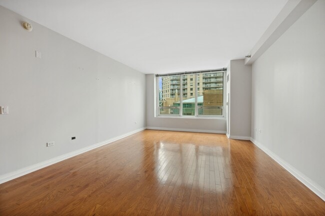 Photo - 33 W Ontario St Unit 17E