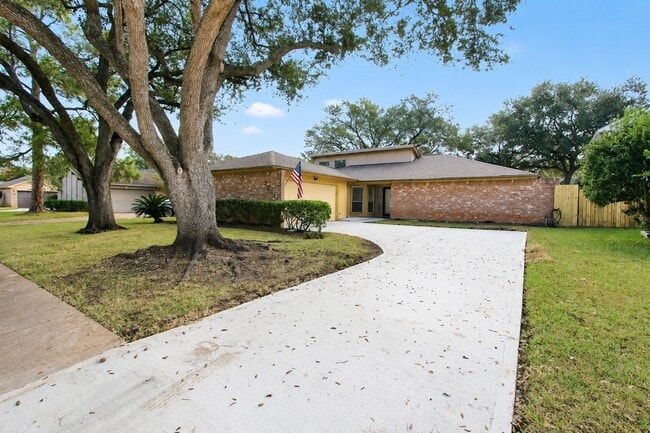 Building Photo - 2731 Colony Dr