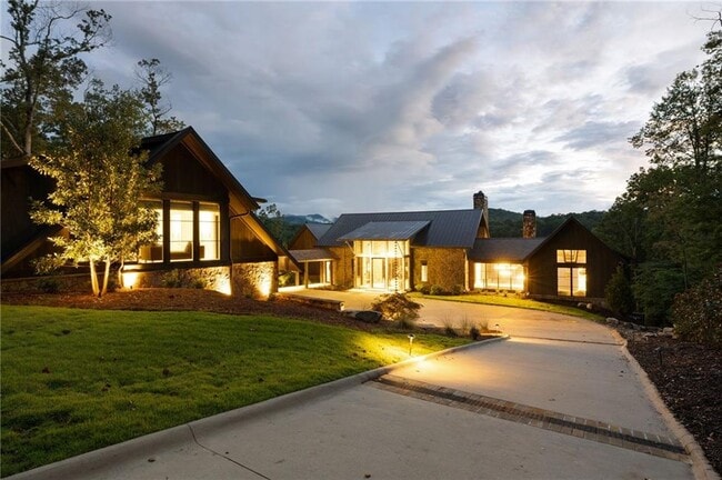 Building Photo - 725 Rocky Point Dr