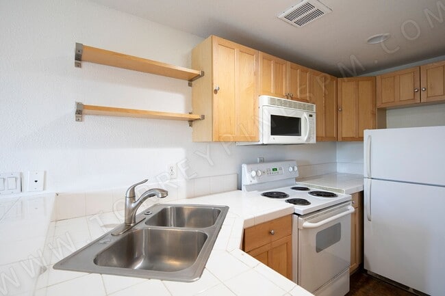 Photo - 1BR in Pacific Beach with Unique Concrete ... Unit B