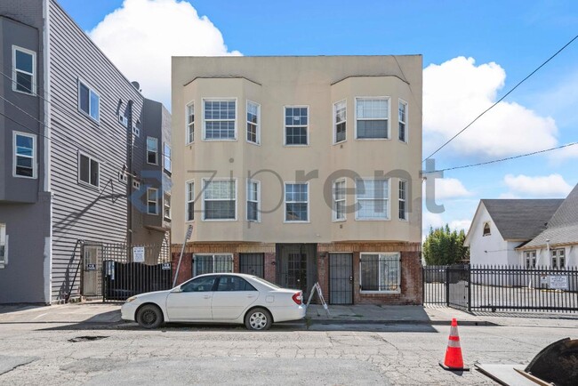 Building Photo - 1532 8th Ave