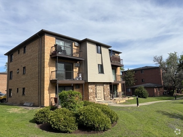 Building Photo - 704 65th St Rental