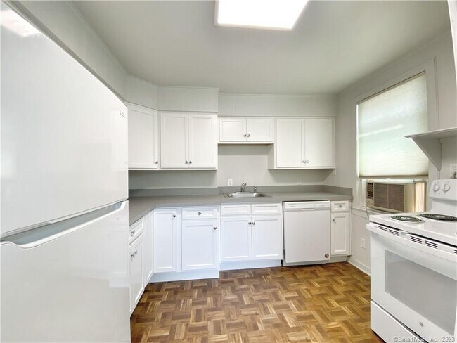 Photo - 251 Melville Dr