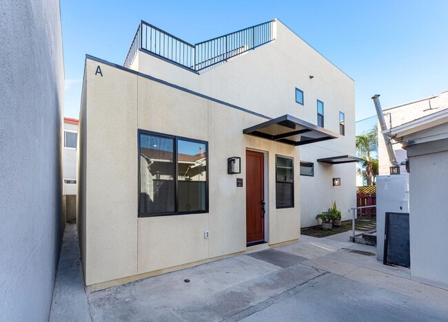 Photo - 2430 E 7th St