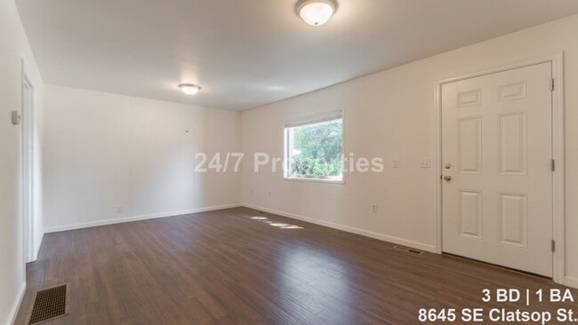 Photo - Bright 3BD I 1.5BA Home w/ Large Yard - SE Portland