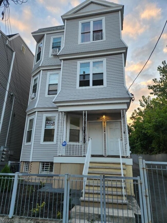 Building Photo - 195 22nd St Rental
