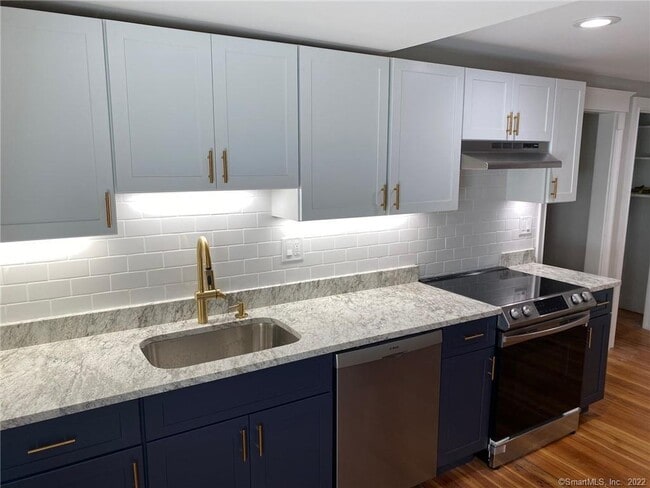 Building Photo - 223 Park Rd Unit 3rd FL