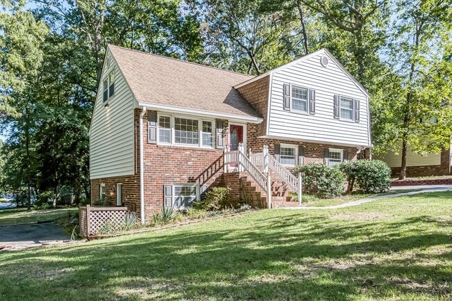 Building Photo - Generously Sized Midlothian Home Move In R...