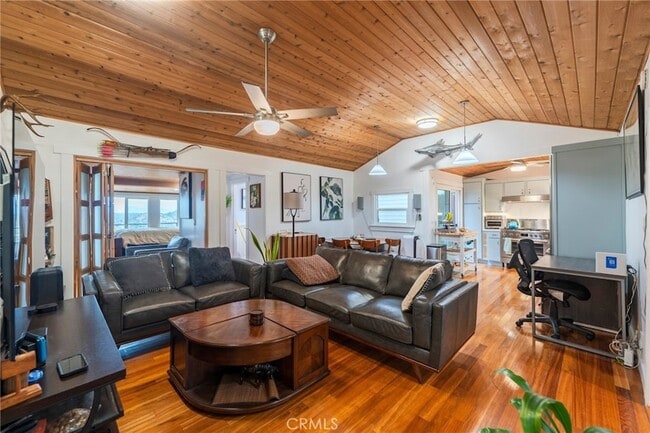 526 Crane Blvd