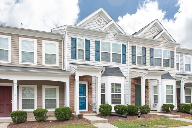 Adorable 2 Bedroom Townhome in Amazing Dur... - Adorable 2 Bedroom Townhome in Amazing Dur...